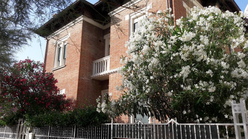 Appartamento In Villa Pesaro Exteriér fotografie